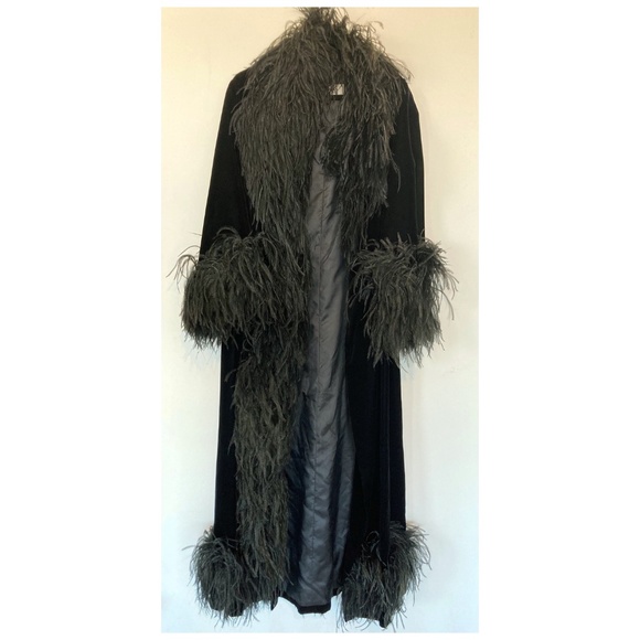 Dior Vintage 1970's full length velvet coat with ostrich feather cuffs and trim - Picture 3 of 8